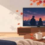 紅葉の舞う部屋でテレビにドラマのワンシーンが映るイラスト